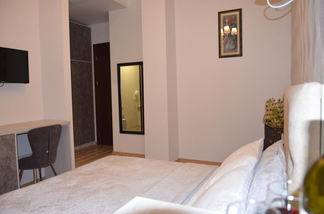 Hotel Griboedov Tbilisi Bagian luar foto